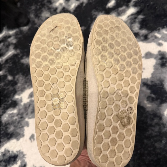 ShuShop Sneakers - Picture 5 of 5